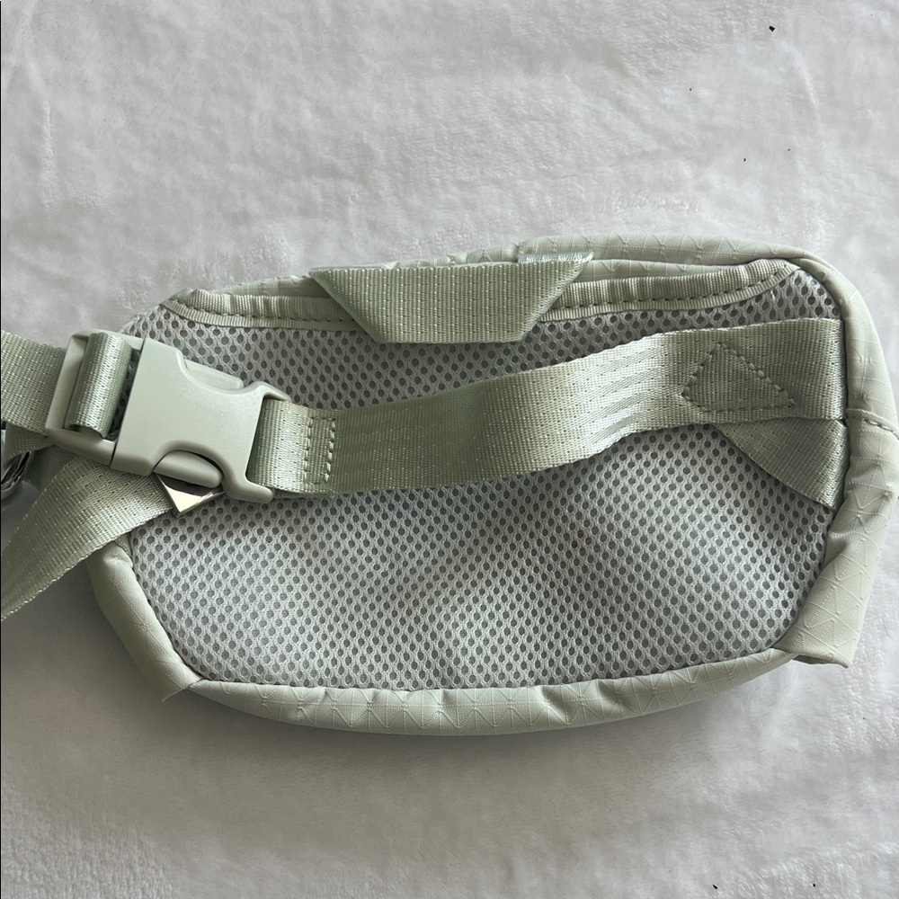 Athleta Belt Bag in Light Green - Picture 2 of 5